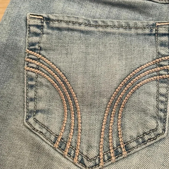 Hollister Size 3 W 26 High Rise Faded Short-Short tan embroidered back pockets - Picture 3 of 7